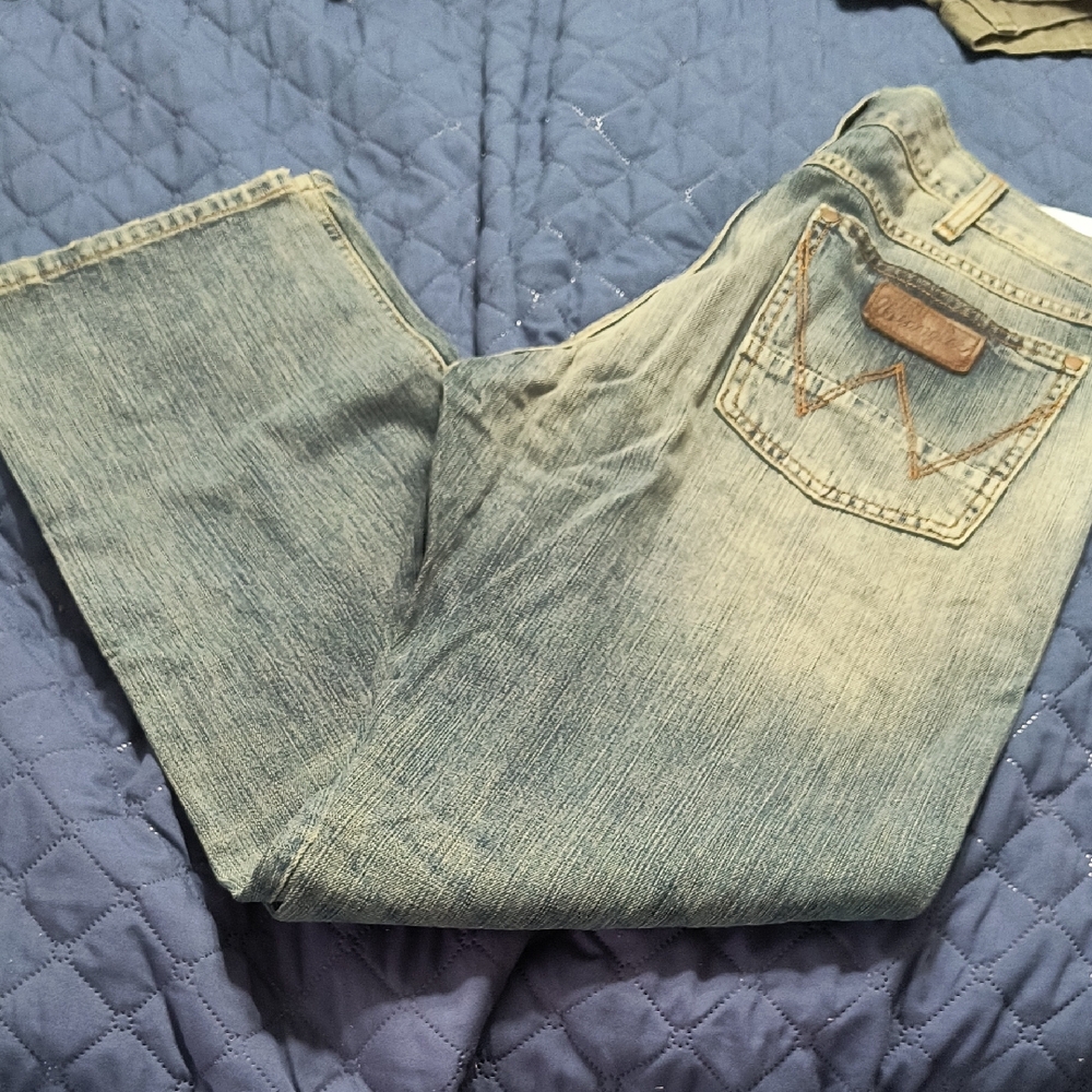 Wrangler Retro Slim Straight Men's Light Blue Jeans, New Without Tags